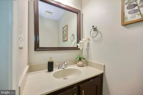 7084 Solomon Seal Ct, Springfield, VA 22152 photo 18