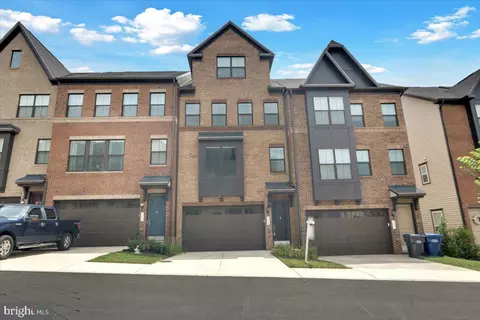 7215 Mountaineer Dr, Alexandria, VA 22306