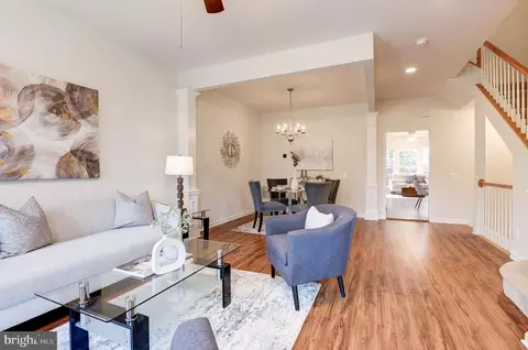 5290 Jule Star Dr, Centreville, VA 20120