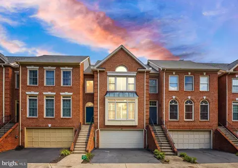 126 Mendon Ln SW, Vienna, VA 22180