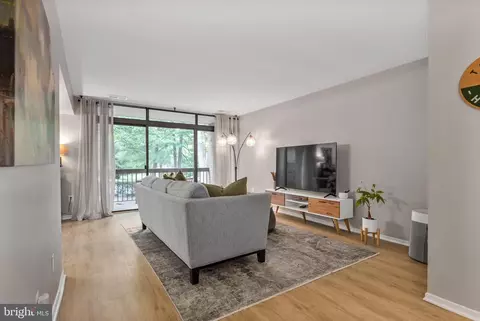 1646 Parkcrest Cir #1D/200, Reston, VA 20190