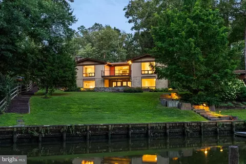 3010 Cunningham Dr, Alexandria, VA 22309