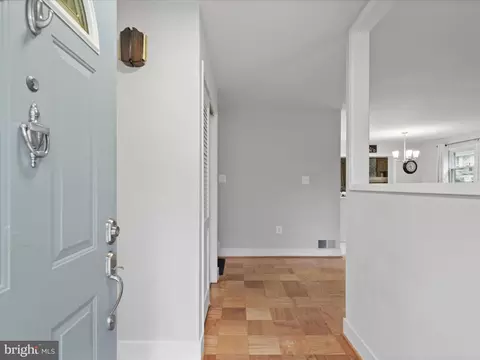 7900 Gosport Ln, Springfield, VA 22151 photo 4