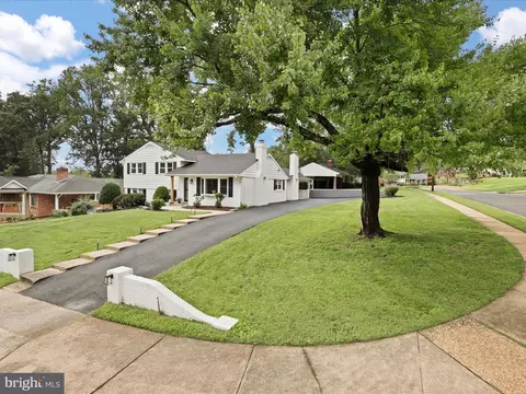 7900 Gosport Ln, Springfield, VA 22151 photo 2