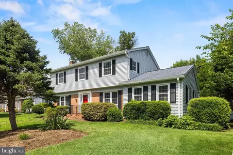 7709 Hayfield Rd, Alexandria, VA 22315