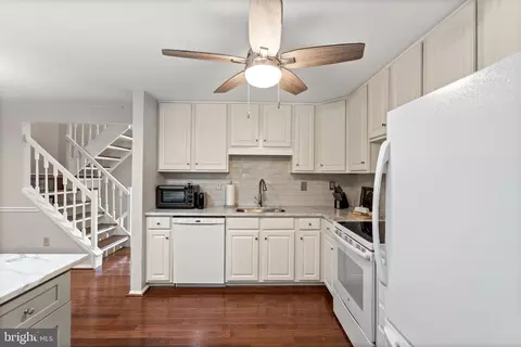 9032 Golden Leaf Ct, Springfield, VA 22153 photo 13