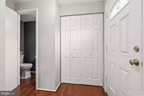 9032 Golden Leaf Ct, Springfield, VA 22153 photo 8