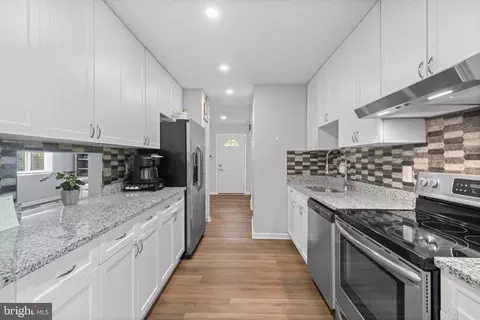 Entry Way - 12201 Nutmeg Ln, Reston, VA 20191 photo 2 of 5