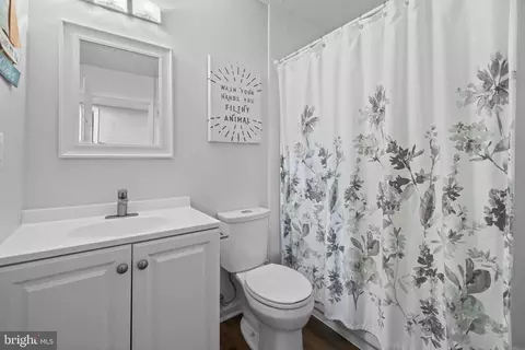 Bath - 12201 Nutmeg Ln, Reston, VA 20191 photo 1 of 2