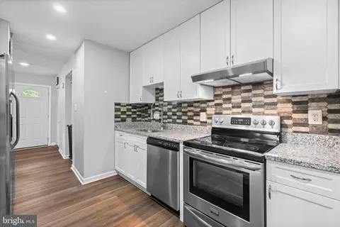 Entry Way - 12201 Nutmeg Ln, Reston, VA 20191 photo 4 of 5