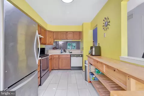 Kitchen - 8508 Laurel Oak Dr, Springfield, VA 22153 photo 2 of 2