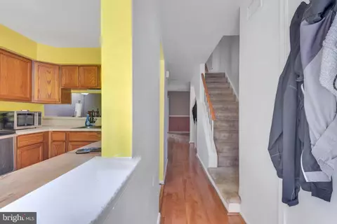 Entry Way - 8508 Laurel Oak Dr, Springfield, VA 22153 photo 1 of 2