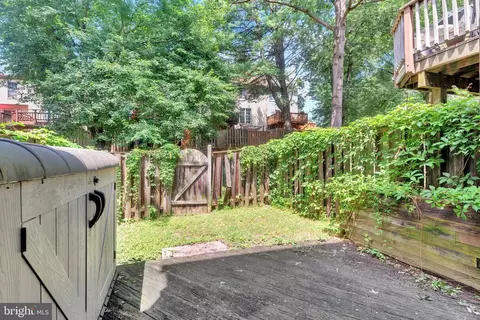 Exterior - 8508 Laurel Oak Dr, Springfield, VA 22153 photo 2 of 4