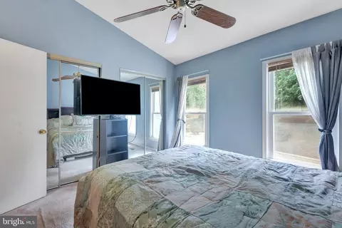Bedroom - 8508 Laurel Oak Dr, Springfield, VA 22153 photo 2 of 3