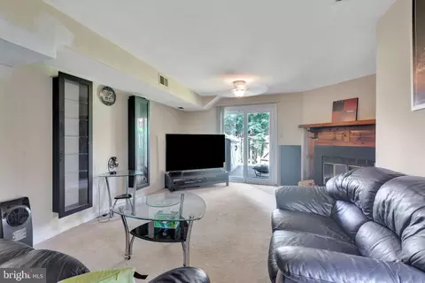 Living - 8508 Laurel Oak Dr, Springfield, VA 22153 photo 4 of 6