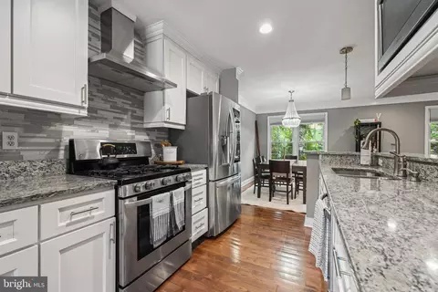 7460 Fountain Head Dr, Annandale, VA 22003