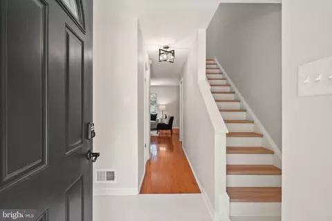 8913 Shamrock Ct, Springfield, VA 22152 photo 3