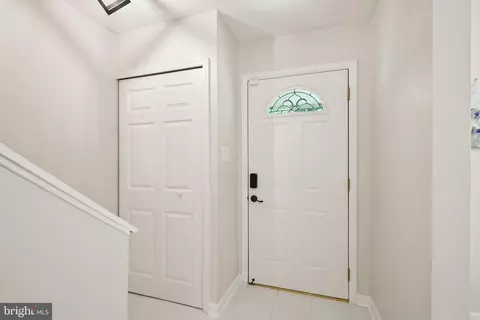 8913 Shamrock Ct, Springfield, VA 22152 photo 4