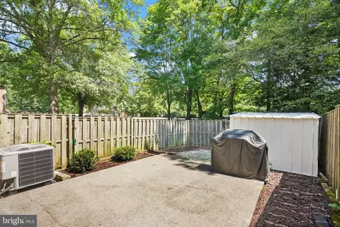 8913 Shamrock Ct, Springfield, VA 22152 photo 2