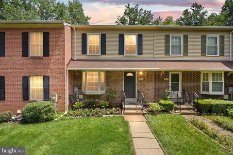 8913 Shamrock Ct, Springfield, VA 22152