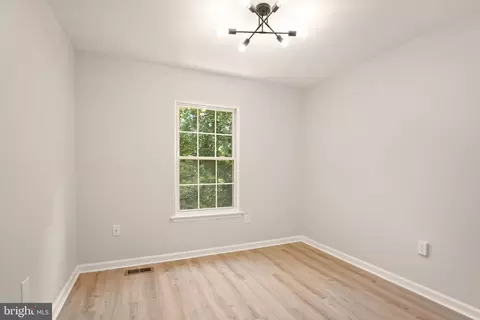 8913 Shamrock Ct, Springfield, VA 22152 photo 23