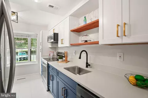 8913 Shamrock Ct, Springfield, VA 22152 photo 8