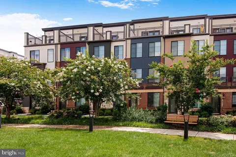 14516 Lake Vista Dr, Chantilly, VA 20151
