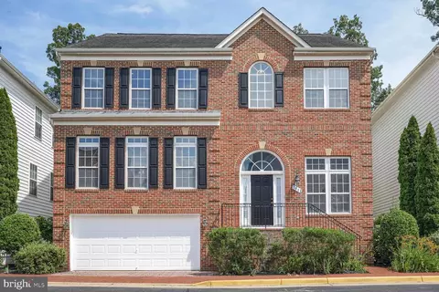 7013 Stone Inlet Dr, Fort Belvoir, VA 22060