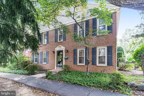 2349 Horseferry Ct, Reston, VA 20191