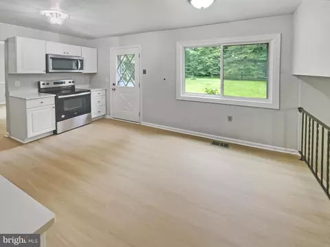 9604 Braddock Rd, Fairfax, VA 22032 photo 13