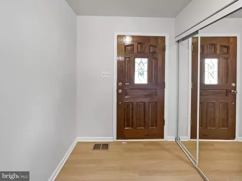 9604 Braddock Rd, Fairfax, VA 22032 photo 9