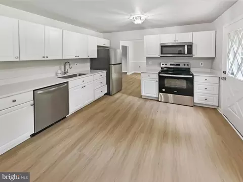 9604 Braddock Rd, Fairfax, VA 22032 photo 6