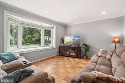 8414 Thames St, Springfield, VA 22151 photo 6