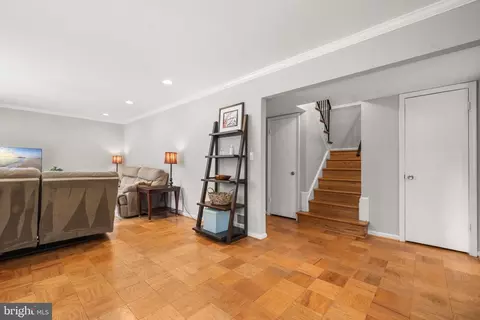 8414 Thames St, Springfield, VA 22151 photo 4