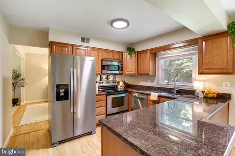 7208 Flower Tuft Ct, Springfield, VA 22153 photo 17