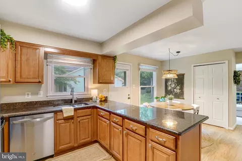7208 Flower Tuft Ct, Springfield, VA 22153 photo 18