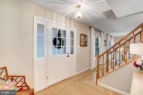 7208 Flower Tuft Ct, Springfield, VA 22153 photo 2