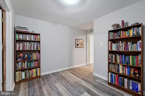 Entry Way - 4305 Warner Ln, Chantilly, VA 20151 photo 7 of 8