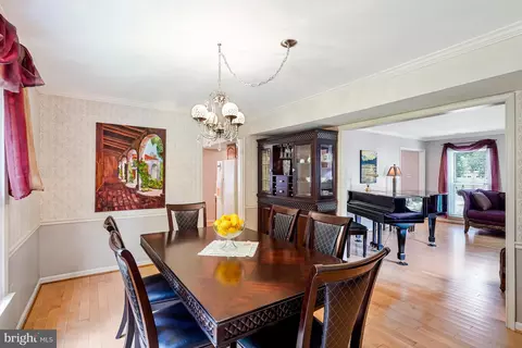 Dining - 4305 Warner Ln, Chantilly, VA 20151 photo 1 of 4