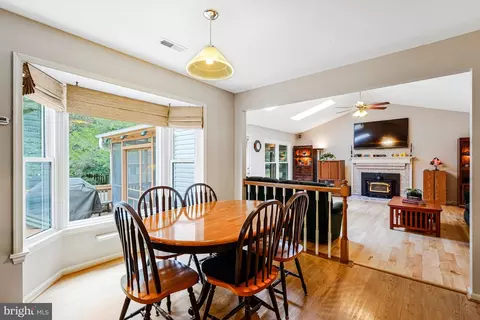 Dining - 4305 Warner Ln, Chantilly, VA 20151 photo 4 of 4