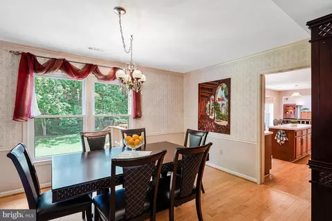 Dining - 4305 Warner Ln, Chantilly, VA 20151 photo 2 of 4