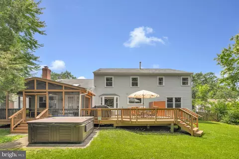 Exterior - 4305 Warner Ln, Chantilly, VA 20151 photo 9 of 12
