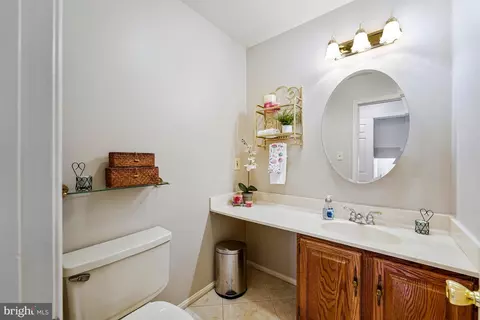 Bath - 4305 Warner Ln, Chantilly, VA 20151 photo 1 of 6