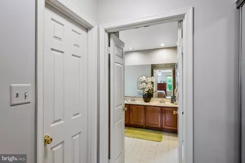 Entry Way - 4305 Warner Ln, Chantilly, VA 20151 photo 6 of 8