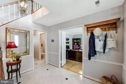 Entry Way - 4305 Warner Ln, Chantilly, VA 20151 photo 3 of 8