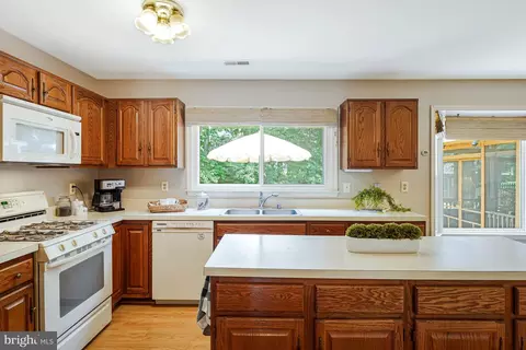 Kitchen - 4305 Warner Ln, Chantilly, VA 20151 photo 1 of 4