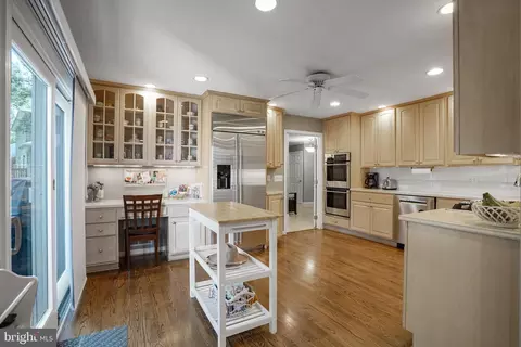 10808 Midsummer Dr, Reston, VA 20191 photo 11