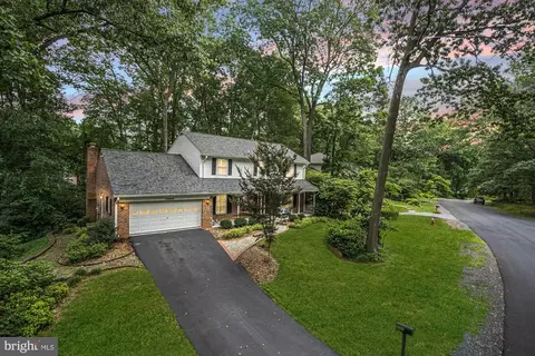 10808 Midsummer Dr, Reston, VA 20191 photo 2