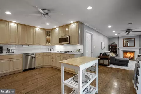 10808 Midsummer Dr, Reston, VA 20191 photo 12