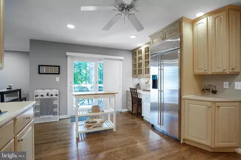 10808 Midsummer Dr, Reston, VA 20191 photo 10